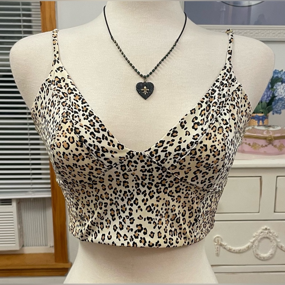 Victoria's Secret Leopard Print Bikini Top, drop-dead sexy! Great condition Sz L